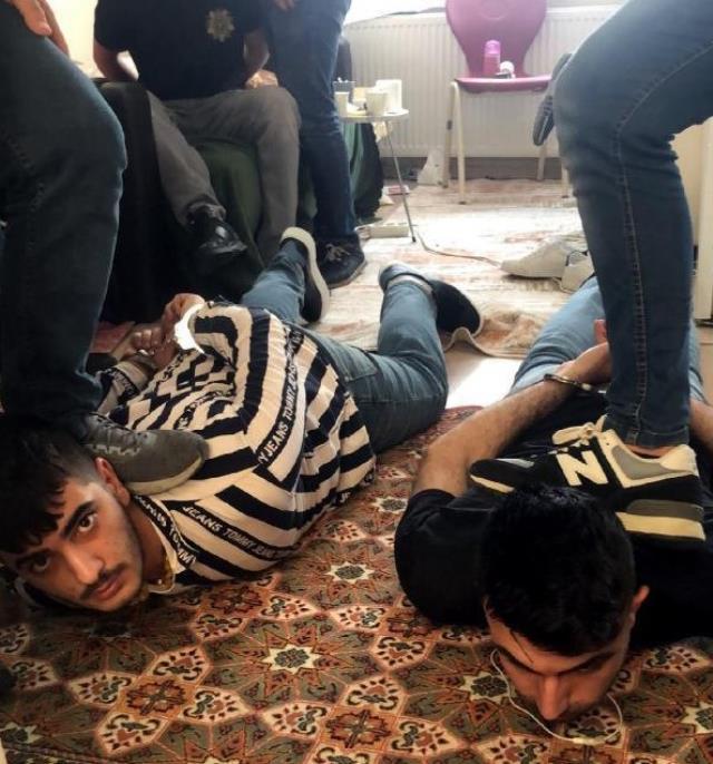 ADANA'DA OTO GALERİCİYİ ÇAPRAZ ATEŞLE ÖLDÜREN ŞÜPHELİLER, ADIYAMAN'DA YAKALANDI