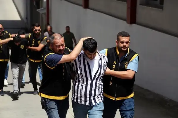 ADANA'DA OTO GALERİCİYİ ÇAPRAZ ATEŞLE ÖLDÜREN ŞÜPHELİLER, ADIYAMAN'DA YAKALANDI