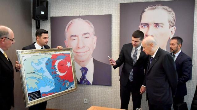 Bahçeli'nin haritalı fotoğrafının başlattığı tartışma büyüyor! Yunanistan'dan sonra bir tepki de Almanya'dan geldi