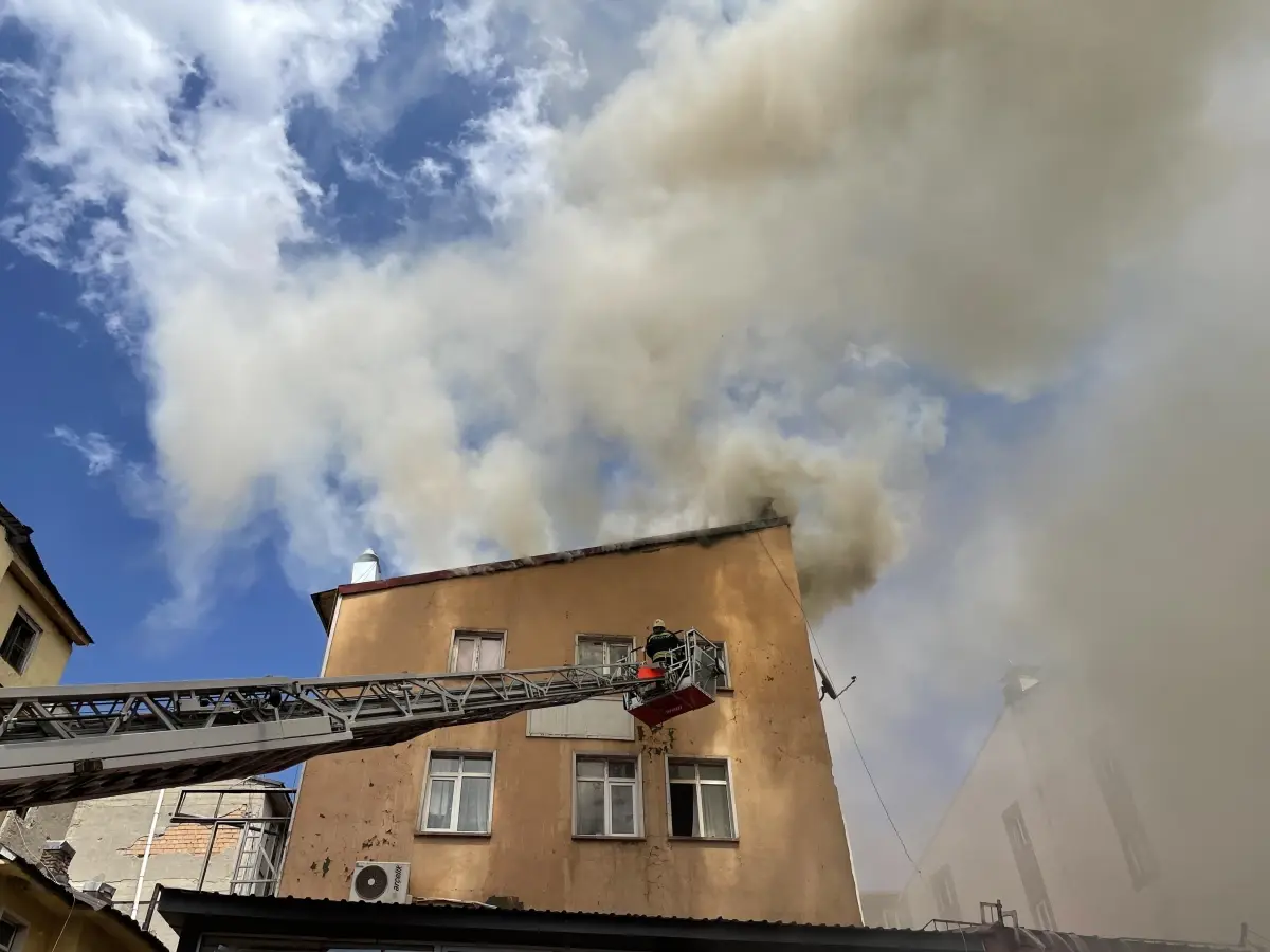Son Dakika | Erzurum'da otelde çıkan yangın hasara neden oldu