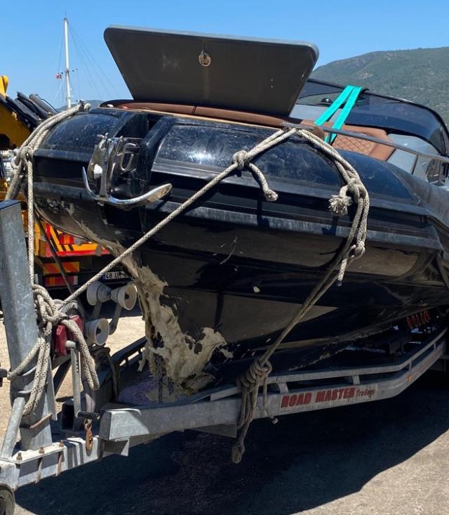 İş insanı ve eşinin öldüğü kazada 12 yaşındaki yaşındaki kız çocuğu 150 metre yüzerek kurtulmuş