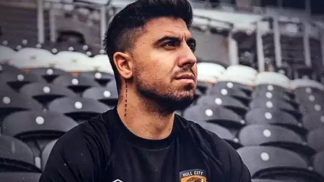 'Ben de yeri ayrı' diyen Ozan Tufan, Mesut Özil'in kendisi için yönetime çektiği resti anlattı