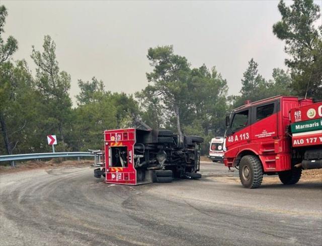Datça'daki orman yangını rüzgarın etkisiyle büyüdü! Söndürme çalışmaları havadan ve karadan sürüyor