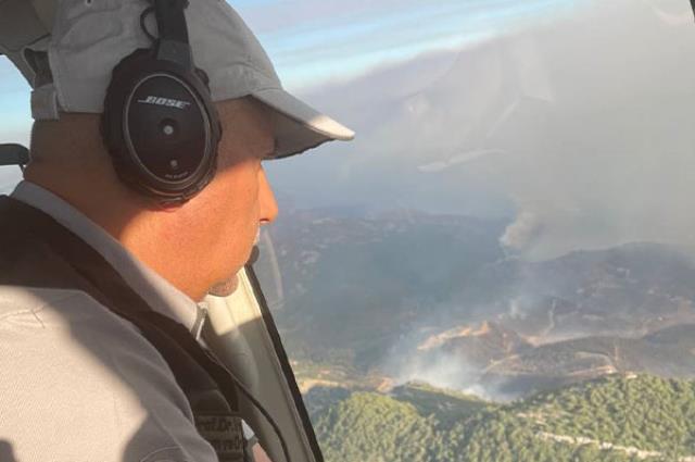 Datça'daki orman yangını rüzgarın etkisiyle büyüdü! Söndürme çalışmaları havadan ve karadan sürüyor