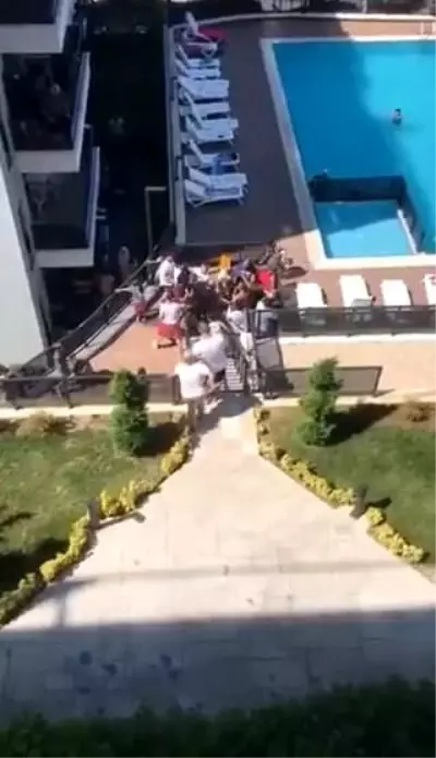 Lüks sitenin Türk sakinleri ile yabancı sakinleri arasında havuz yüzünden kavga çıktı