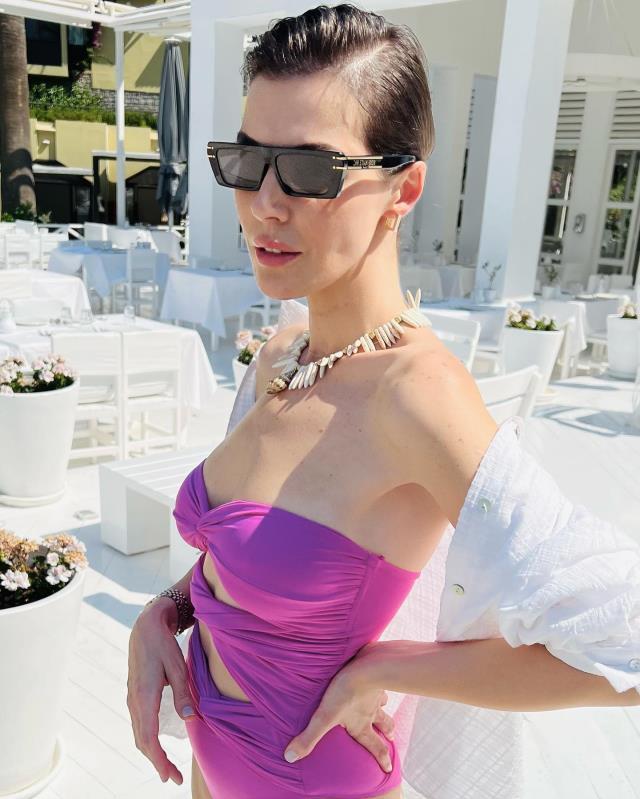 Plajı podyuma çeviren Hatice Şendil art arda tatil pozlarını paylaştı