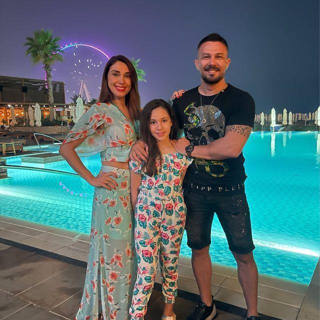 Sunucu Zuhal Topal, siyah bikinisiyle poz verdi