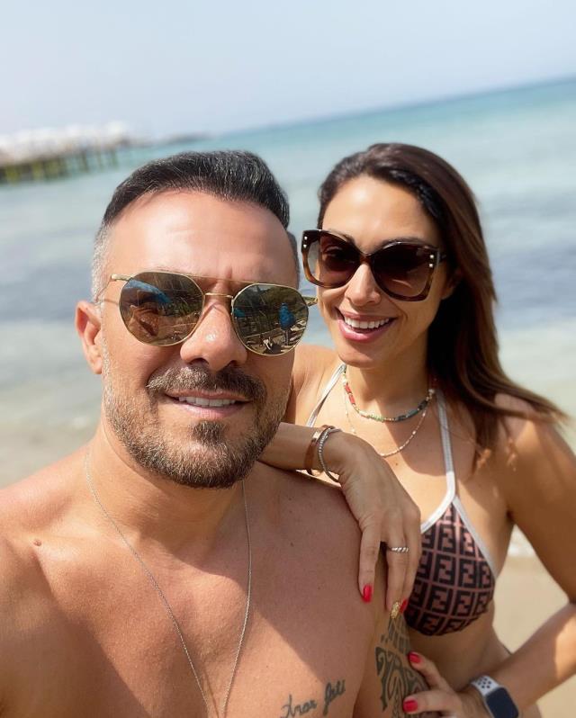 Sunucu Zuhal Topal, siyah bikinisiyle poz verdi