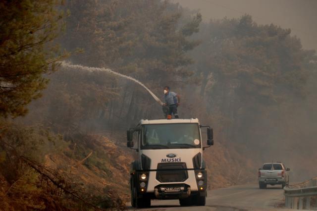 Bakan Kirişci: Datça'daki yangın ilk tespitlere göre elektrik trafosundan çıktı Bakan Kirişci: Datça'daki yangın ilk tespitlere göre elektrik trafosundan çıktı