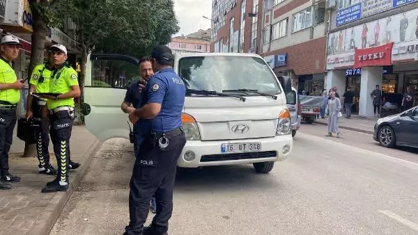Hem çaldığı araçla ters yöne girdi üstüne emniyet müdürüne yakalandı