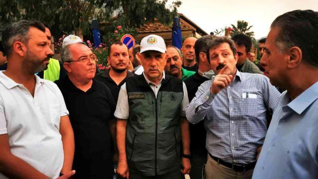 Datça ve Çeşme'de ciğerlerimiz yanıyor! İki bölgede de evler tahliye edildi Datça ve Çeşme'de ciğerlerimiz yanıyor! İki bölgede de evler tahliye edildi