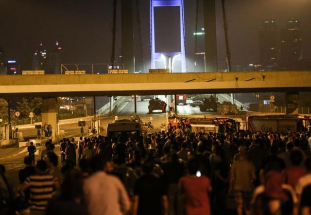 15 Temmuz darbe girişiminin üzerinden 6 yıl geçti! İşte milletimizin destan yazdığı o kara gecedeki tüm yaşananlar 15 Temmuz darbe girişiminin üzerinden 6 yıl geçti! İşte milletimizin destan yazdığı o kara gecedeki tüm yaşananlar