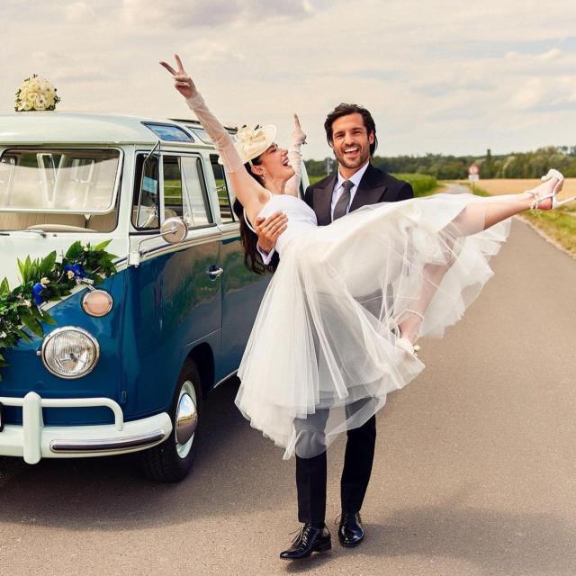 7 yıldır birlikte olan Serkan Çayoğlu ve Özge Gürel çifti evlendi 7 yıldır birlikte olan Serkan Çayoğlu ve Özge Gürel çifti evlendi