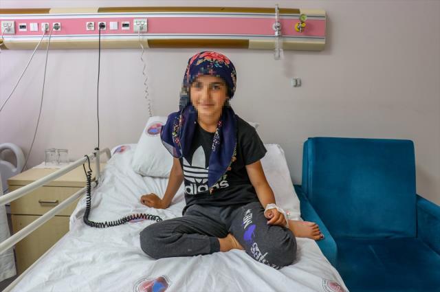 Beyninde damar yumağı oluşan çocuk, 20 saatlik ameliyatla hayata tutundu Beyninde damar yumağı oluşan çocuk, 20 saatlik ameliyatla hayata tutundu