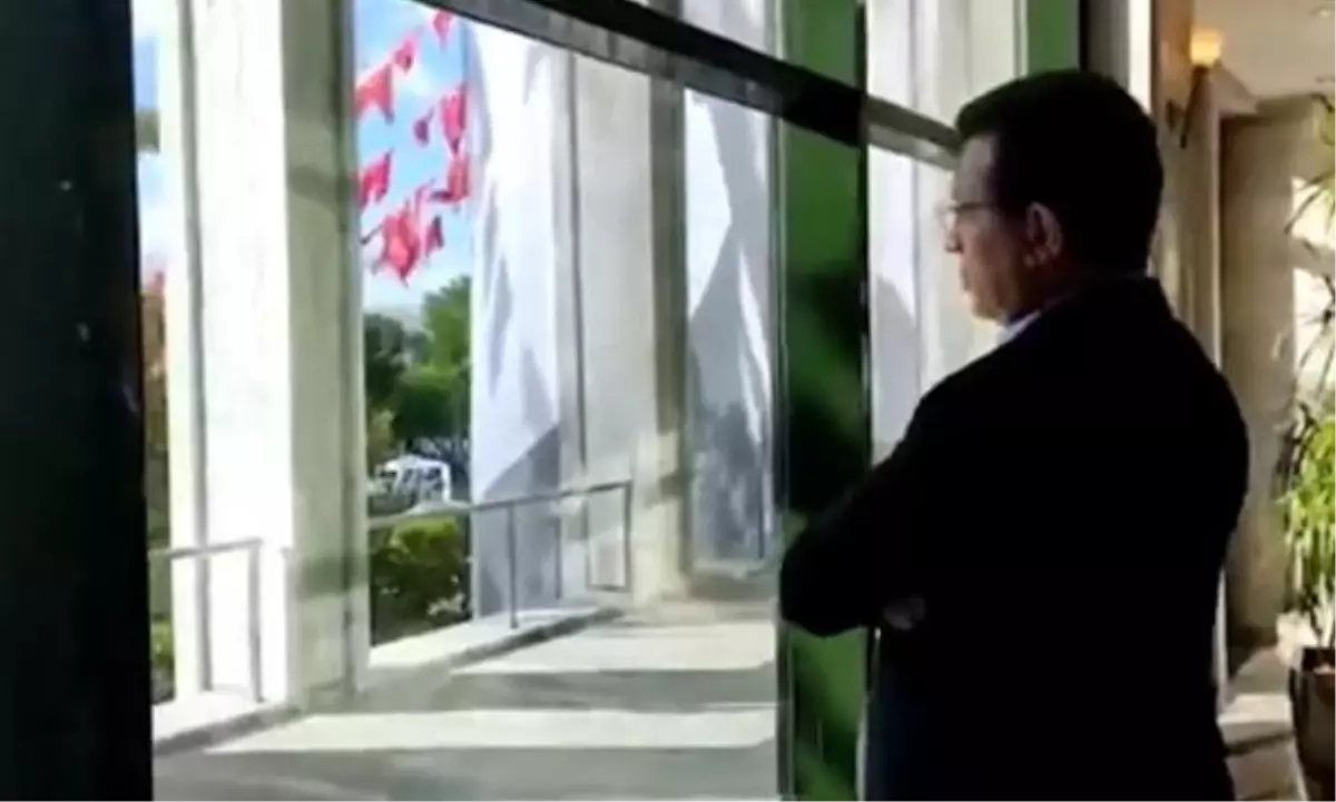 Erdoğan'ı çaya davet eden İmamoğlu kalabalığı böyle izledi: Biz bekleyelim söz verdiğimiz gibi