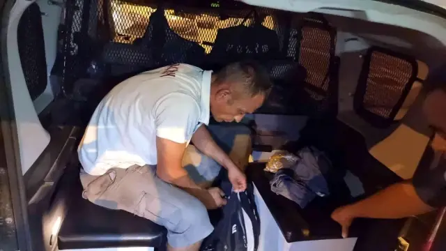 Genç kızları takip edip, arkalarından videoya çeken şüpheliye mahalleliden bir güzel meydan dayağı