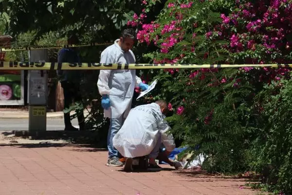 Yaşlı adam kaldırımda can verdi, o an çekilen fotoğraf karesindeki detay kahretti Yaşlı adam kaldırımda can verdi, o an çekilen fotoğraf karesindeki detay kahretti