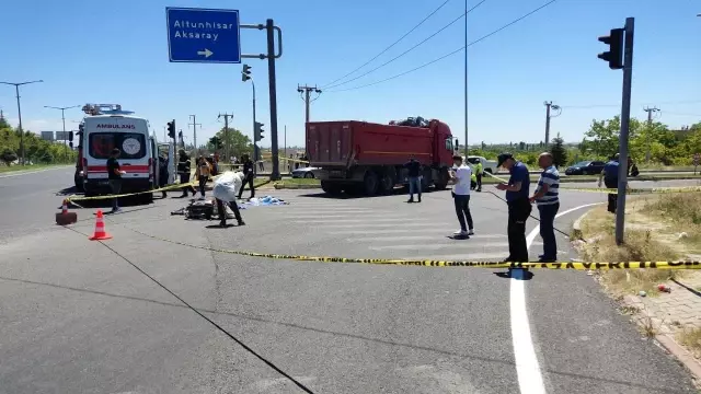 Kamyon ile çarpışan motosikletteki karı koca hayatını kaybetti Kamyon ile çarpışan motosikletteki karı koca hayatını kaybetti