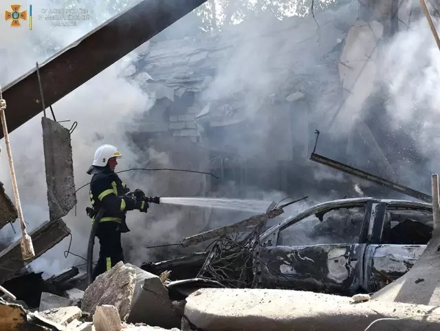 Rusya, sivilleri hedef almaya devam ediyor! Mikolayiv'de iki üniversite binası vuruldu