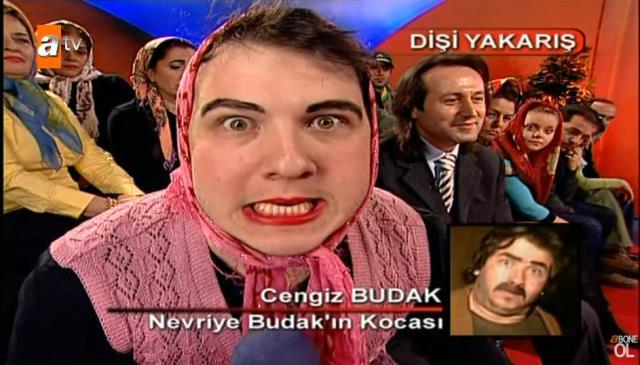 Şahan Gökbakar'ın tiplemesi Esra Ezmeci'nin programında gerçek oldu! Dolandırıldığını söyleyen kadın, yayında çileden çıktı Şahan Gökbakar'ın tiplemesi Esra Ezmeci'nin programında gerçek oldu! Dolandırıldığını söyleyen kadın, yayında çileden çıktı