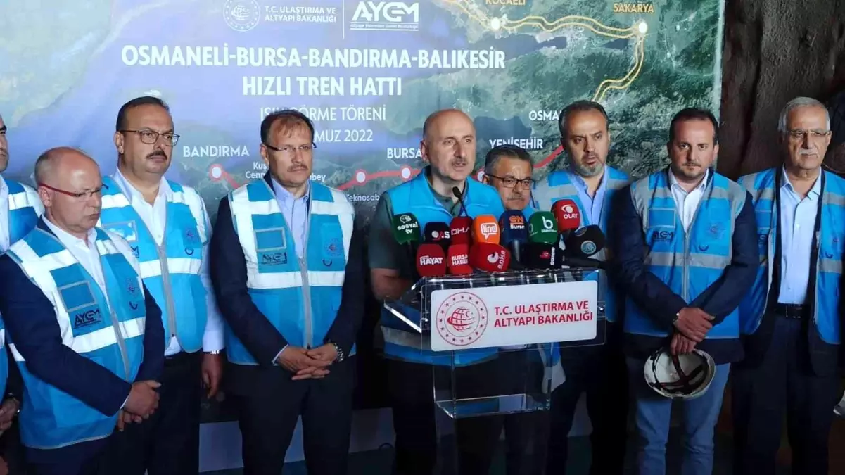 Bakanı Karaismailoğlu açıkladı: 'Ankara-Bursa ve Bursa-İstanbul arası 2 saat 15 dakika olacak'