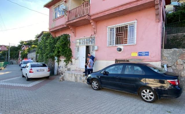 Bir garip olay! Dini nikahlı eşini evin salonunda çıplak halde ölü buldu