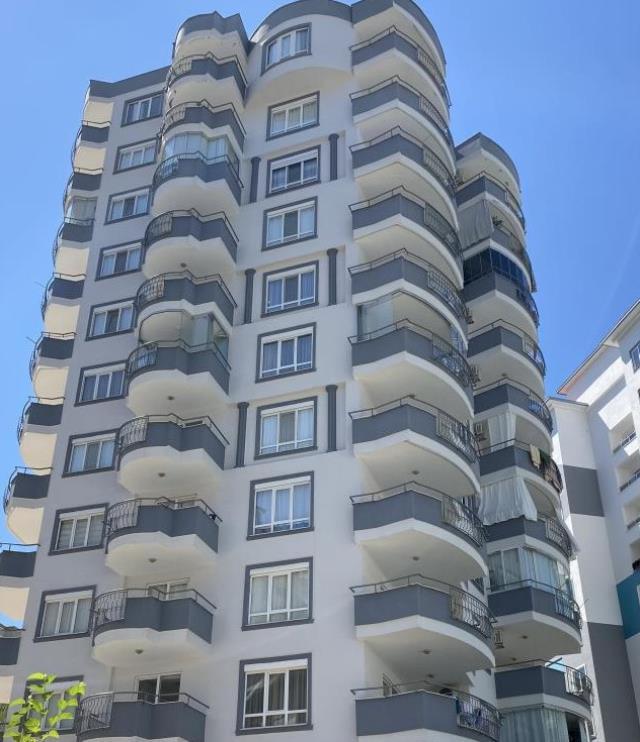 Henüz 21 yaşındaydı! Ablasının eve kapattığı genç kız, alt kata çarşafla inmeye çalışırken feci şekilde can verdi