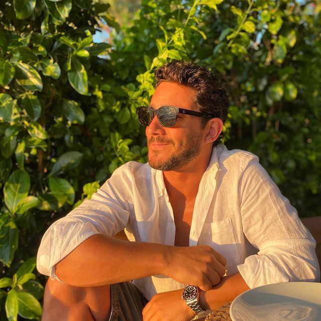 Sinan Akçıl'la boşanan Burcu Kıratlı yeni bir aşka yelken açtı