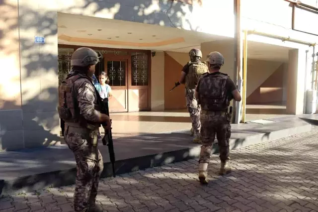 Özel Hareket'tan nefes kesen rehine kurtarma operasyonu! 9 kişiyi içeriden alıp çıktılar