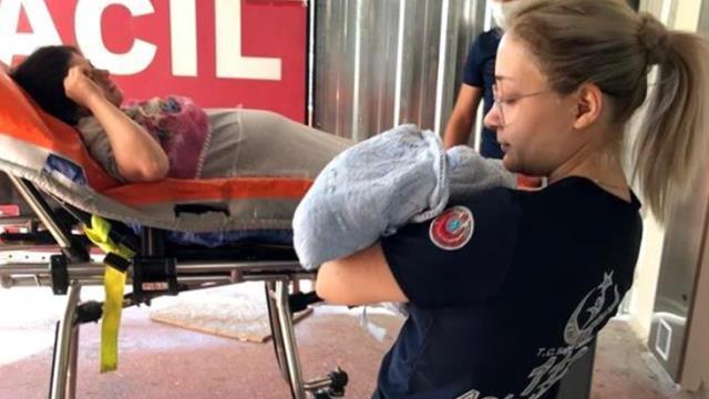 Doktorun 'kalk git' dediğini iddia eden hamile kadın banyoda doğum yaptı