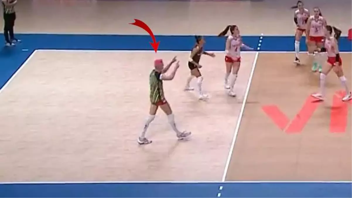 Ebrar Karakurt'un milli maça ay-yıldızlı formayla çıkmaması gündem oldu! İşte giydiği tişört ile verdiği mesaj