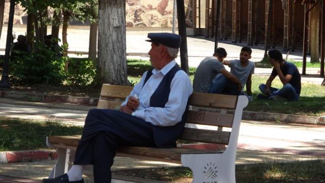 Meteoroloji bile şaştı kaldı! Adıyaman'da araç termometreleri 49 dereceyi gösterdi