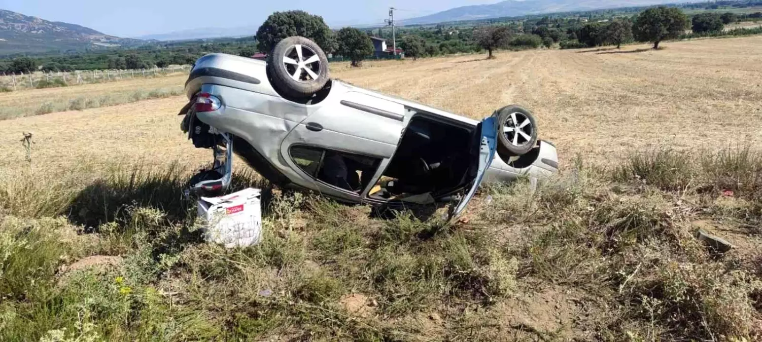 Şarampole devrilen otomobildeki 3 kişi yaralandı