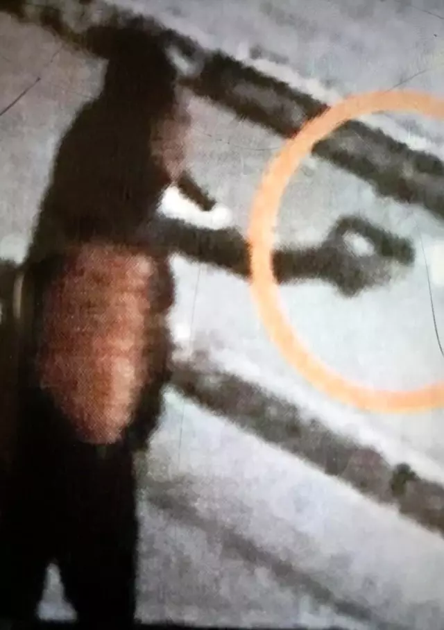 İndi bindi ücretini fazla bulan yolcu, silahını çekip taksiciyi boynundan vurdu