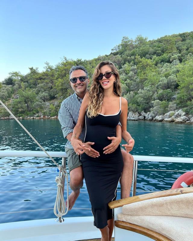 Fenomen Melodi Elbirliler ile evli olan Arda Türkmen baba oluyor Fenomen Melodi Elbirliler ile evli olan Arda Türkmen baba oluyor