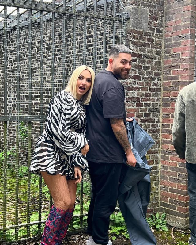 Hadise ve düet yaptığı Murda, konserde sarmaş dolaş dans etti