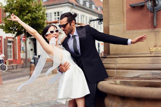 Serkan Çayoğlu ile evlenen Özge Gürel'in gelinlik kombinin fiyatı belli oldu