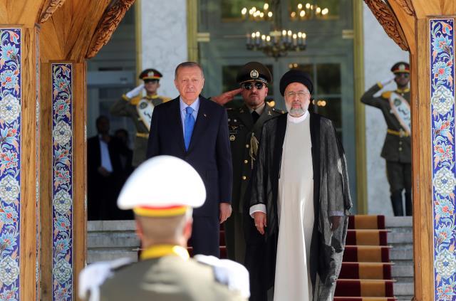 Cumhurbaşkanı Erdoğan İran'da Çağrı filminin müziğiyle karşılandı