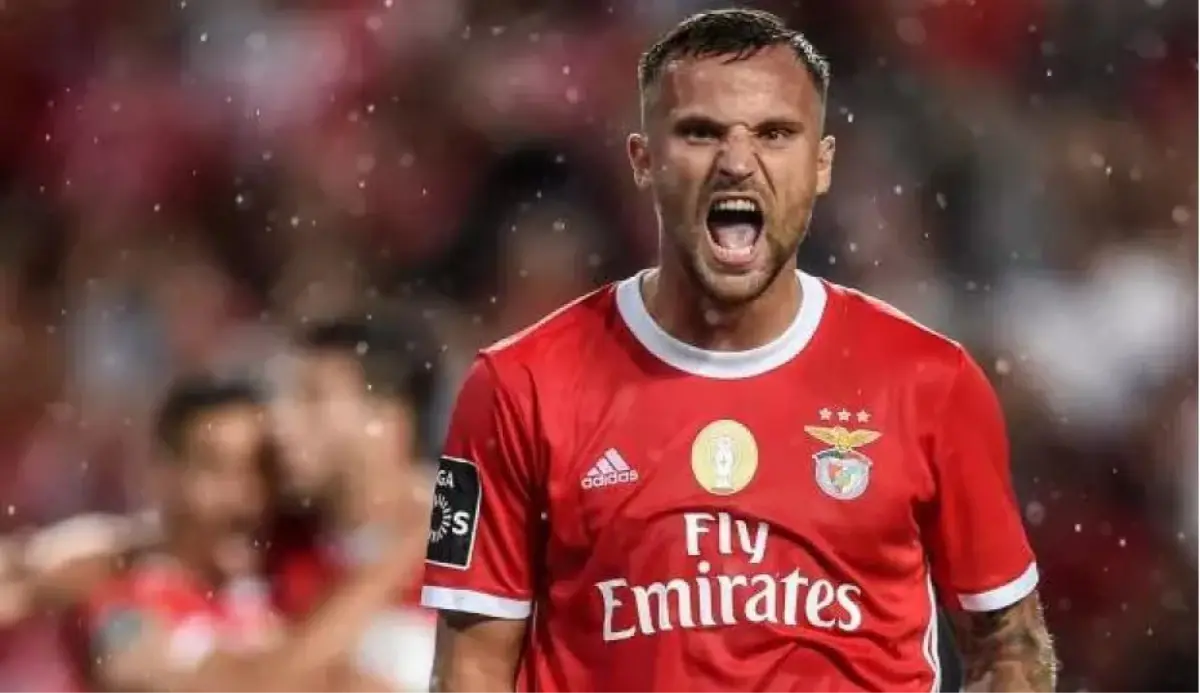 Haris Seferovic kimdir? Haris Seferovic kaç yaşında, nereli? Haris Seferovic hangi takımlarda oynadı?