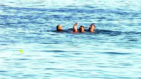 Tuğba Özay, boğulma tehlikesi yaşayan ünlü yazarı hayata döndürdü Tuğba Özay, boğulma tehlikesi yaşayan ünlü yazarı hayata döndürdü