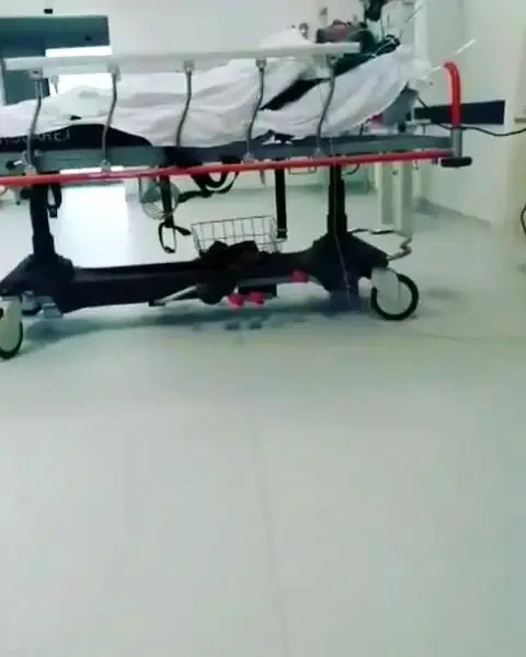 Ameliyattan çıkan genç, narkozun etkisiyle ezan okudu