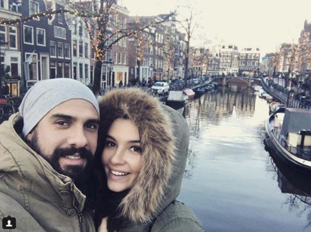 Güzel oyuncu Leyla Lydia Tuğutlu, geçtiğimiz haftalarda evlendiğini duyurdu Güzel oyuncu Leyla Lydia Tuğutlu, geçtiğimiz haftalarda evlendiğini duyurdu