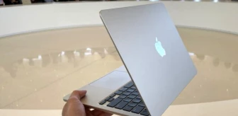 M2 MacBook Air parçalarına ayrıldı