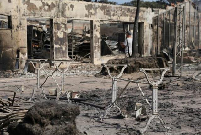 Tarihinin en yüksek sıcaklığını gören İngiltere'de evler yanarak kül oldu, halk geceyi siper kazarak geçirdi