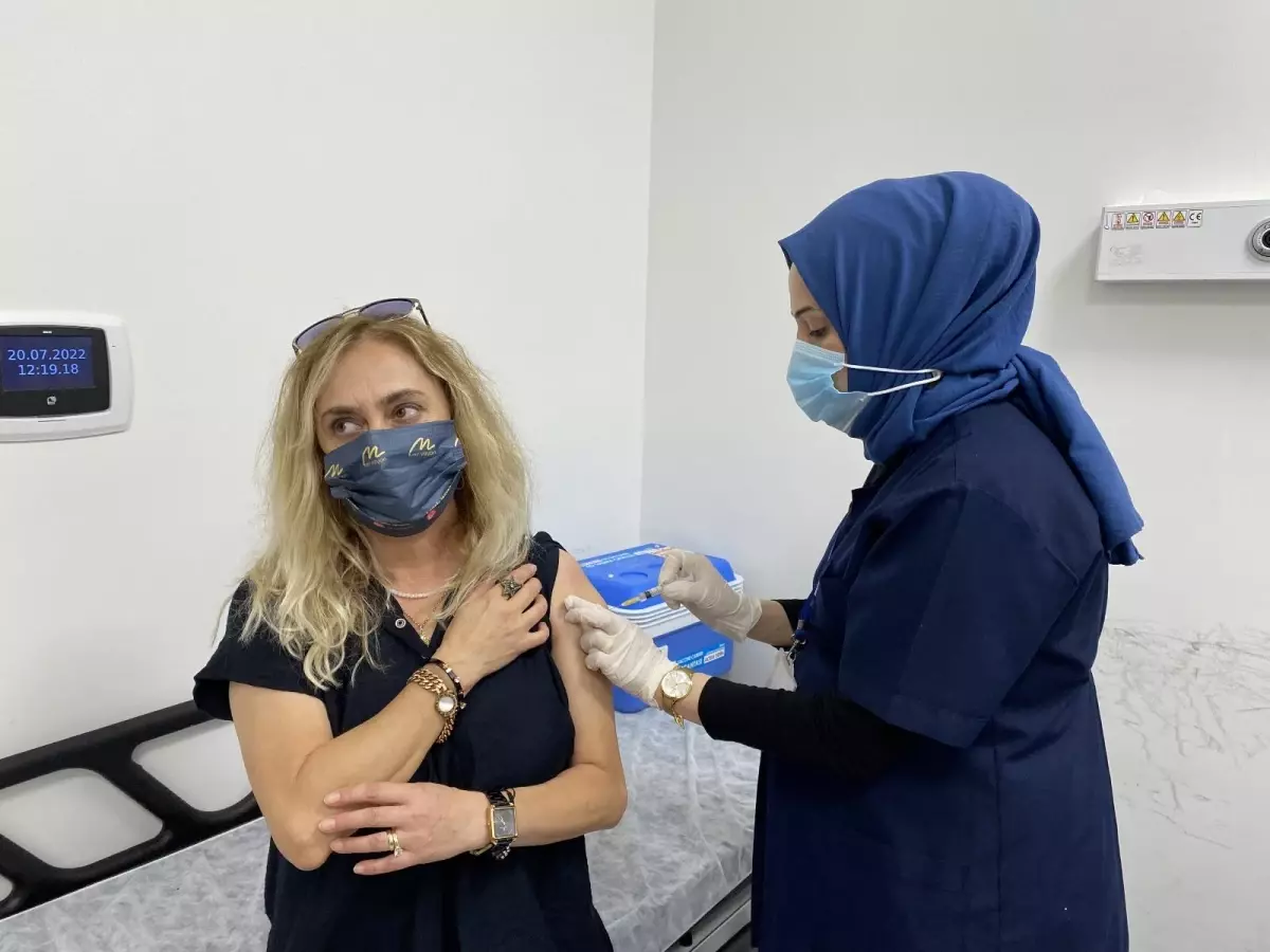 Başhekim Adaş'tan hatırlatma dozu açıklaması: 'Yoğunluk var, poliklinik sayımızı arttırdık'