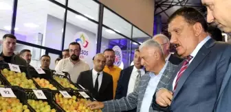 Bursa politika: Binali Yıldırım en güzel kayısıların bulunduğu standı gezdi