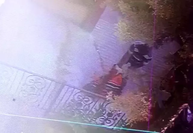 Değeri 10 bin dolar! Çalınan yüz yıllık halı bulunup sahibine teslim edildi