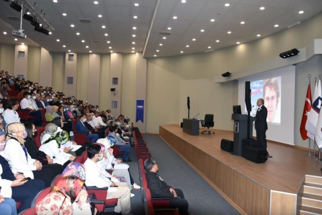 Çalıştığı hastanede öldürülen Dr. Ekrem Karakaya'ya 'şehit' unvanı verildi Çalıştığı hastanede öldürülen Dr. Ekrem Karakaya'ya 'şehit' unvanı verildi