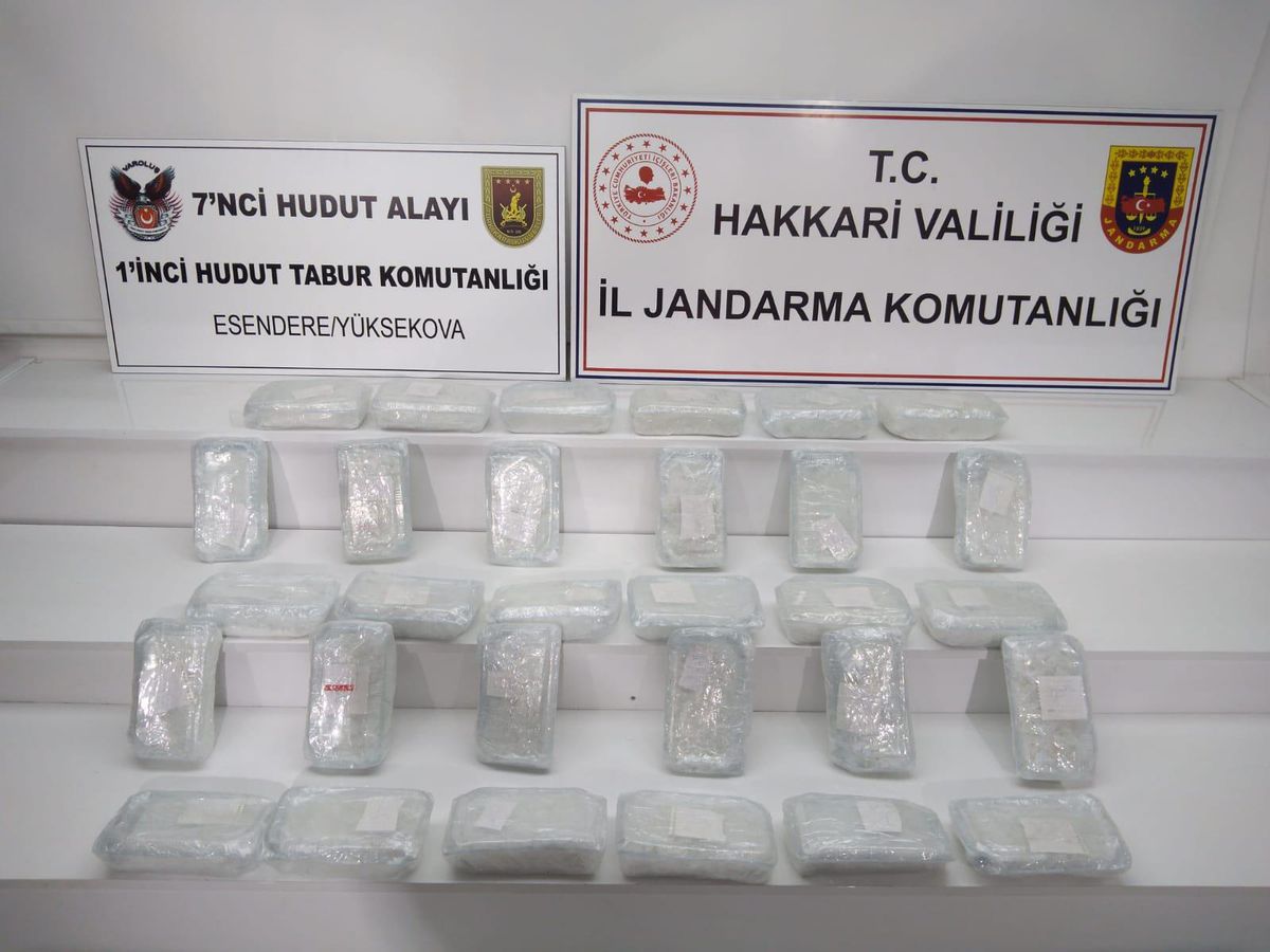 Hakkari haberi... Hakkari'de 15 kilogram sentetik uyuşturucu ele geçirildi