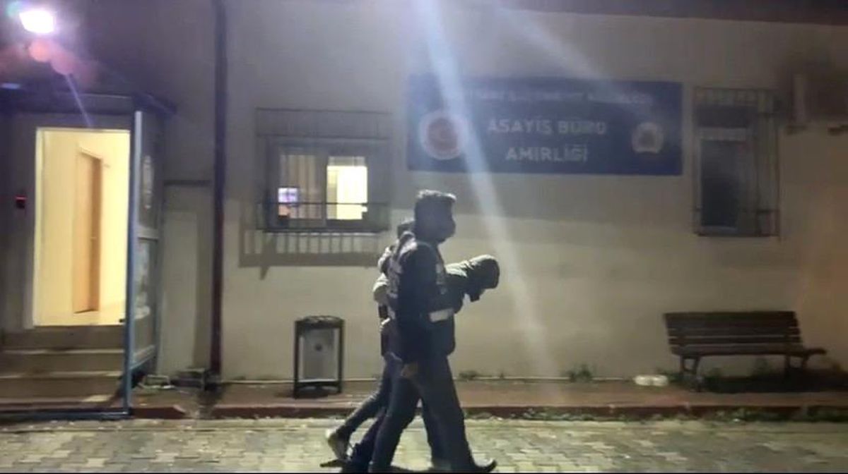 İstanbul'da lokantayı soyan hırsızı giydiği kapüşonlu mont yakalattı
